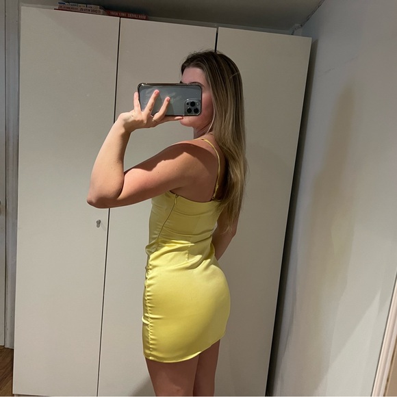 Yellow satin dress - Picture 2 of 4